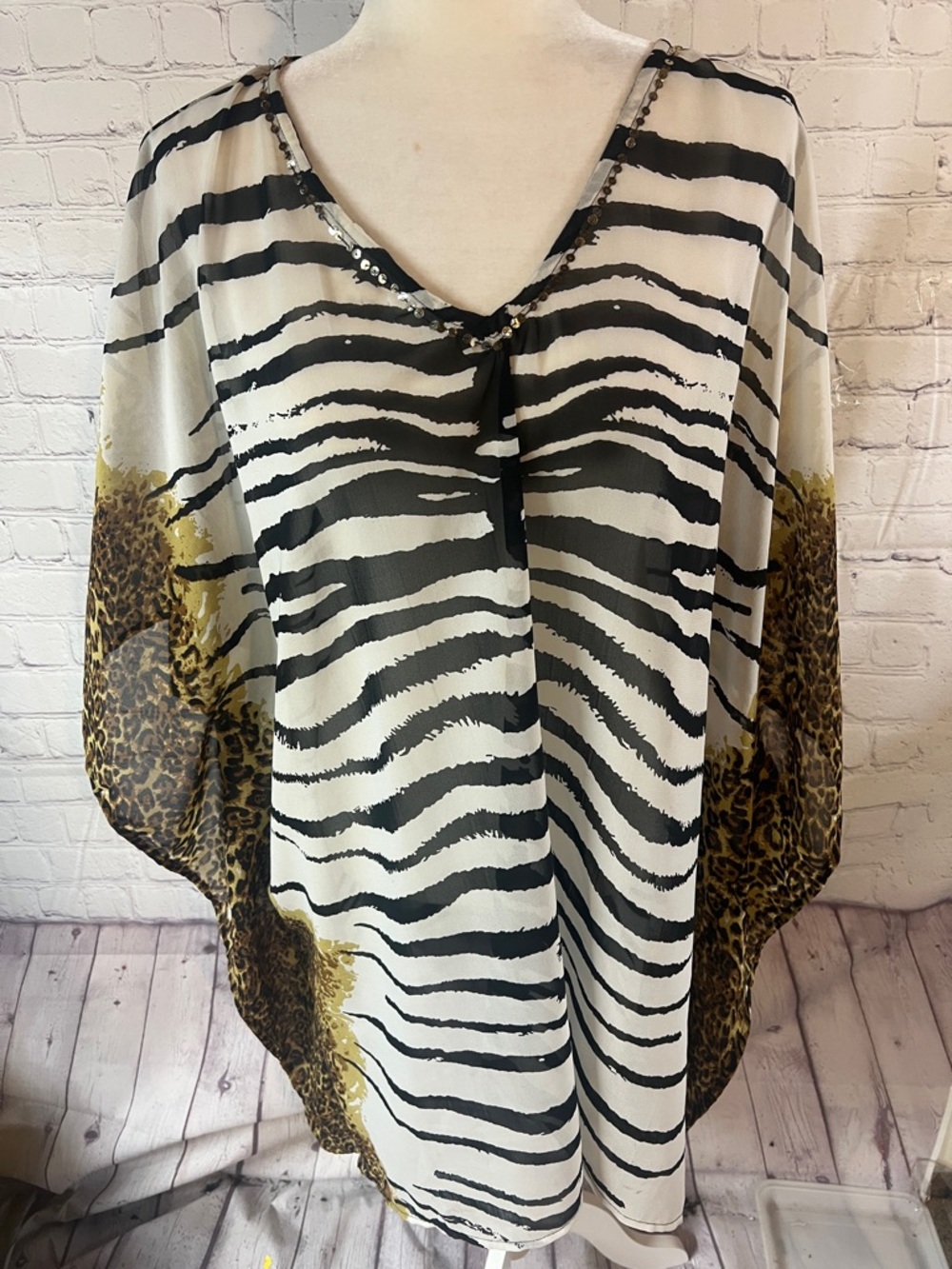 2X Ashro Women’s Black & Cream Animal Print Coverup. Bathing suit, beach, pool.